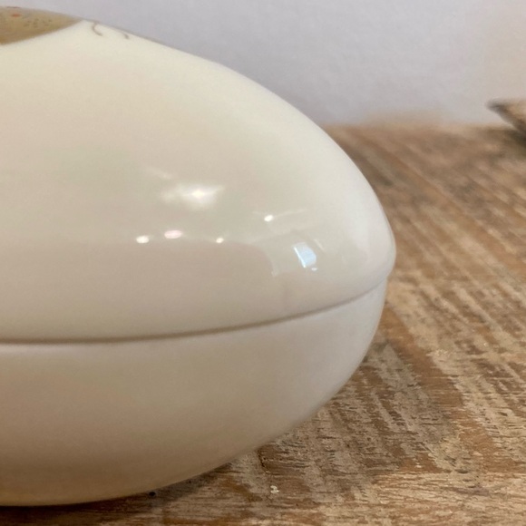 Takahashi Ceramic Egg Trinket Box with Gold Butterfly - Picture 16 of 16